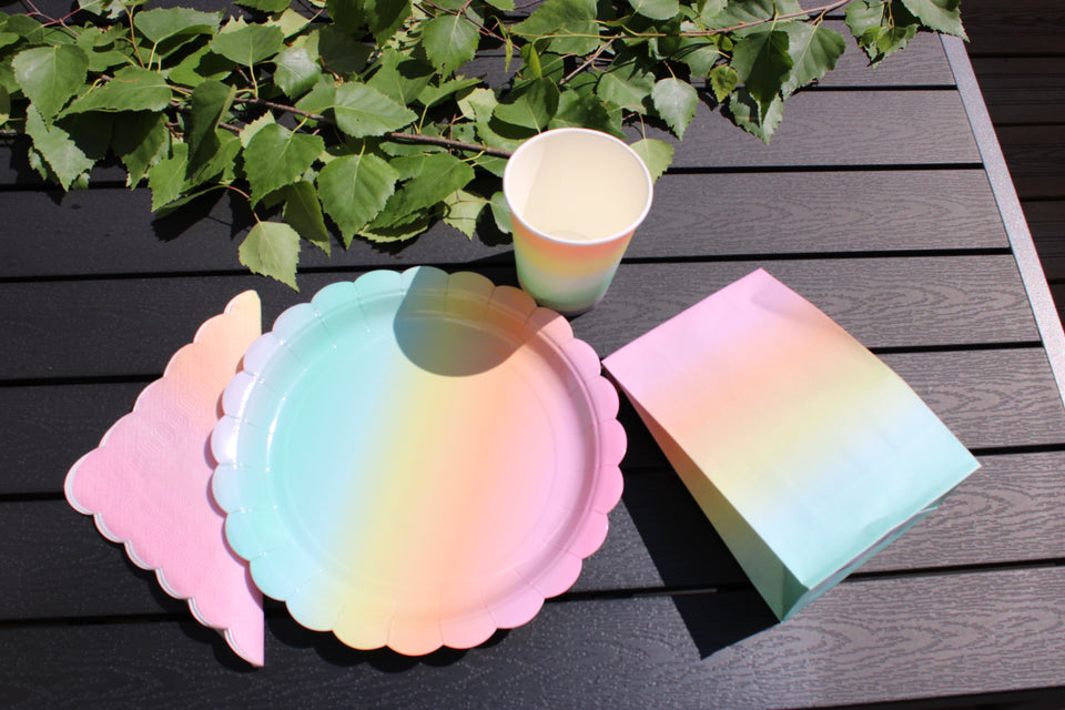 Kattausta kertakäyttöastioilla