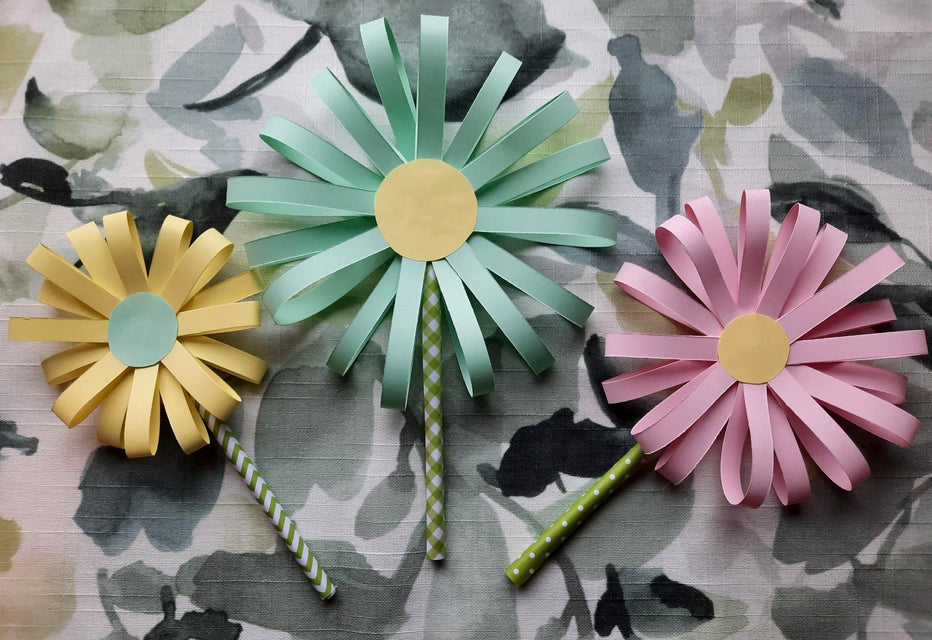 Sadepäivän askartelua lasten kanssa